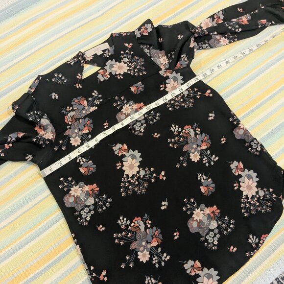 ⭐ Ann Taylor LOFT Black floral print top size XS - Picture 9 of 14